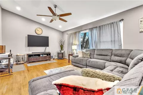 10 Harmon Rd, Edison, NJ 08837 photo 8