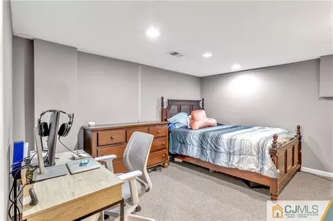 10 Harmon Rd, Edison, NJ 08837 photo 18