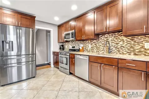 10 Harmon Rd, Edison, NJ 08837 photo 3