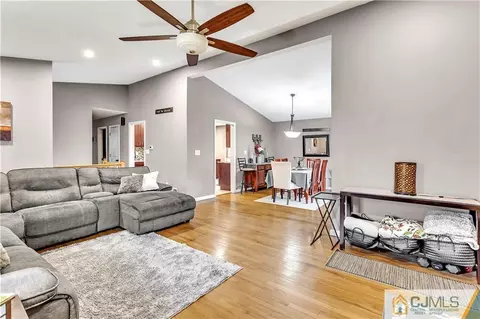 10 Harmon Rd, Edison, NJ 08837 photo 10