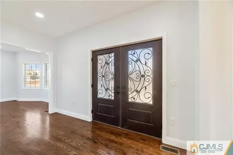 5 Warwick Rd, Parlin, NJ 08859 photo 2