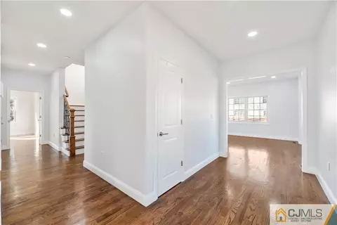 5 Warwick Rd, Parlin, NJ 08859 photo 3
