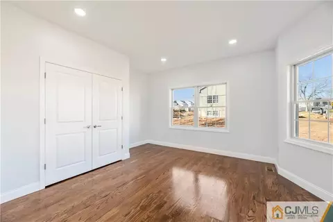 5 Warwick Rd, Parlin, NJ 08859 photo 4