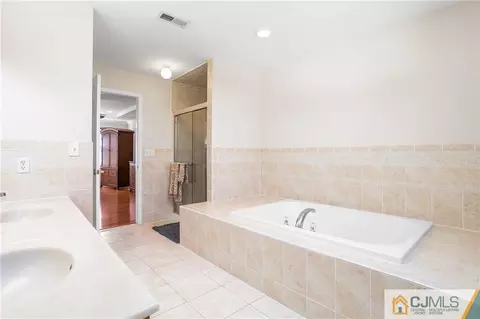 49 Spring St, Edison, NJ 08820 photo 31