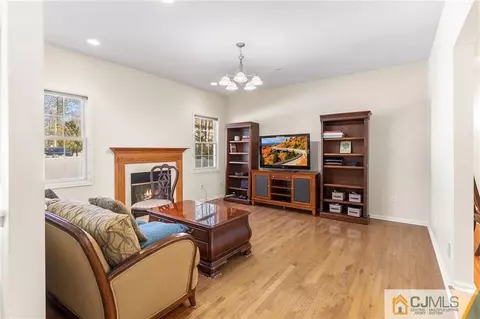 49 Spring St, Edison, NJ 08820 photo 11