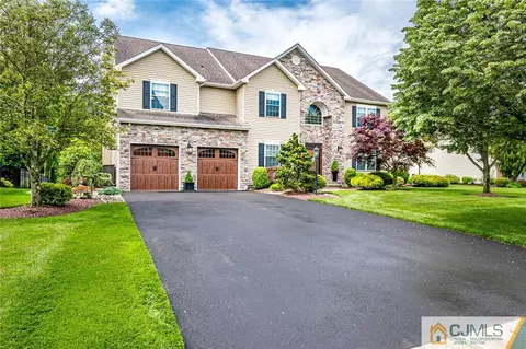 3 Arlene Dr, Monroe, NJ 08831