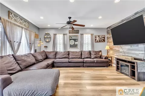 21 E Pleasant Ave, Sewaren, NJ 07077 photo 5