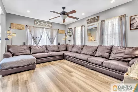 21 E Pleasant Ave, Sewaren, NJ 07077 photo 4