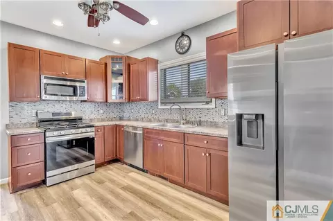 21 E Pleasant Ave, Sewaren, NJ 07077 photo 6