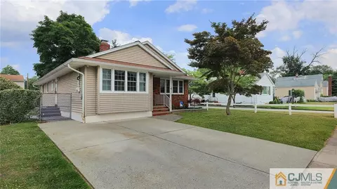 4 Milton Pl, Middlesex, NJ 08846 photo 2
