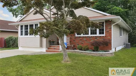 4 Milton Pl, Middlesex, NJ 08846 photo 4
