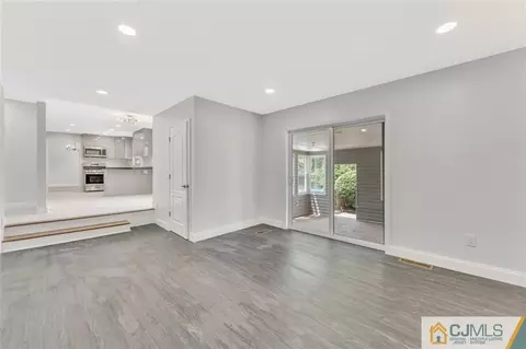 18 Dellview Dr, Edison, NJ 08820 photo 12