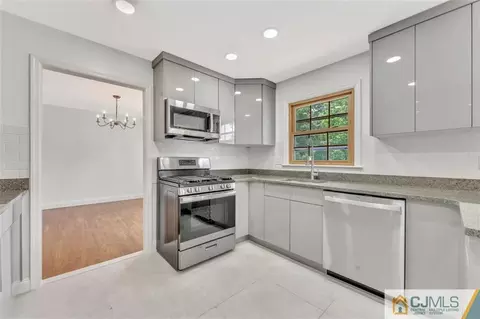 18 Dellview Dr, Edison, NJ 08820 photo 8