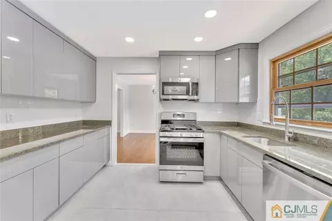 18 Dellview Dr, Edison, NJ 08820 photo 11