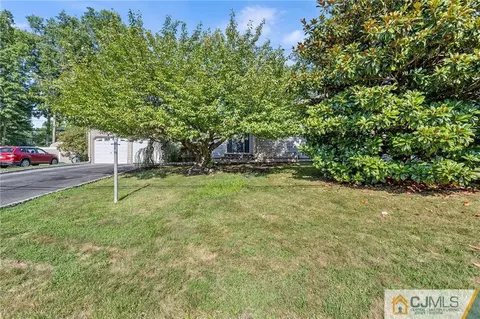 32 Jonathan Dr, Edison, NJ 08820 photo 3