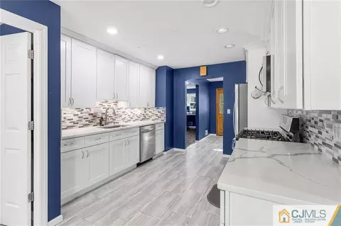 32 Jonathan Dr, Edison, NJ 08820 photo 10