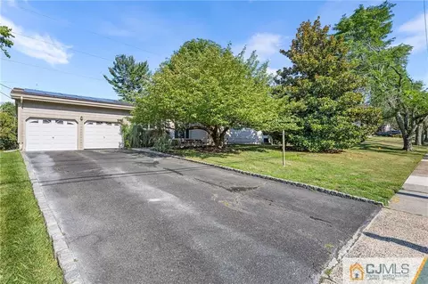 32 Jonathan Dr, Edison, NJ 08820 photo 2