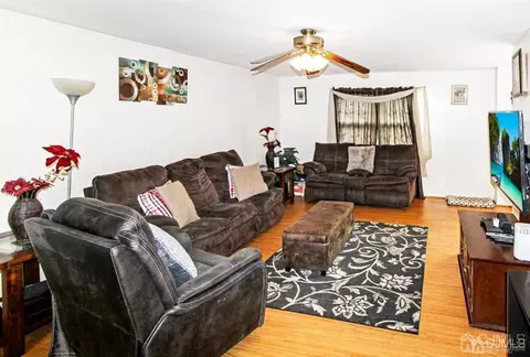 17 Starlit Dr, Middlesex, NJ 08846 photo 5