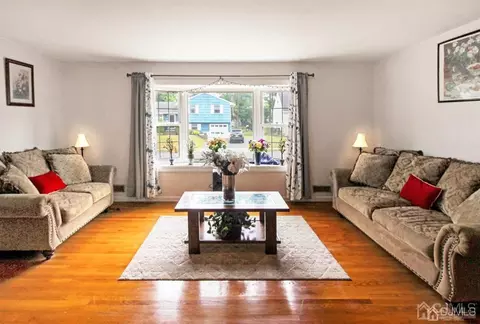 17 Starlit Dr, Middlesex, NJ 08846 photo 2