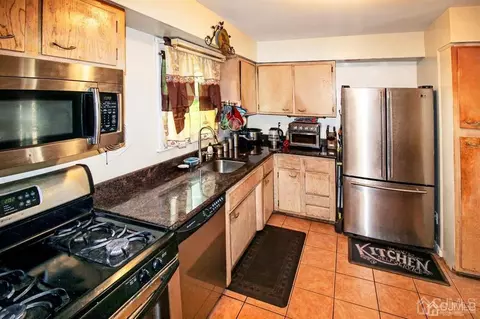17 Starlit Dr, Middlesex, NJ 08846 photo 4
