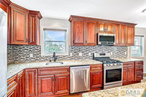 144 Sewaren Ave, Sewaren, NJ 07077 photo 8