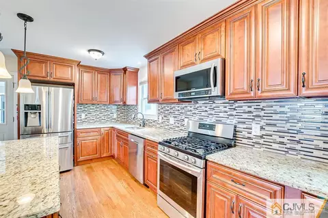 144 Sewaren Ave, Sewaren, NJ 07077 photo 9