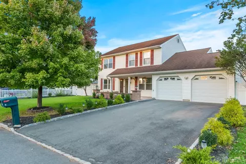 2 Thatcher Ct, Edison, NJ 08820 photo 4