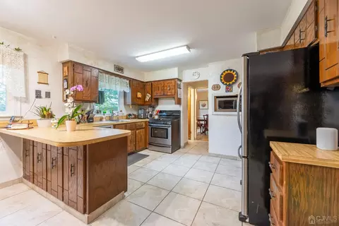8 Meredith Rd, Edison, NJ 08817 photo 11