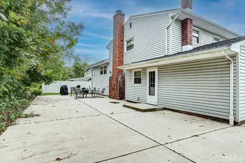 5 Weiss Dr, Middlesex, NJ 08846 photo 4