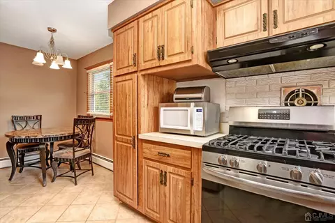 5 Weiss Dr, Middlesex, NJ 08846 photo 11