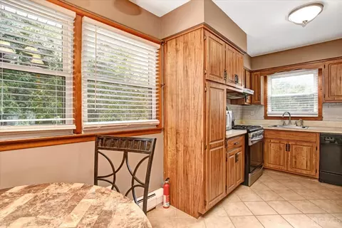 5 Weiss Dr, Middlesex, NJ 08846 photo 6