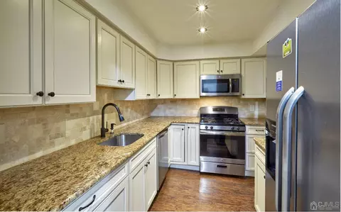 30 Matthew Dr, Ewing, NJ 08628 photo 6