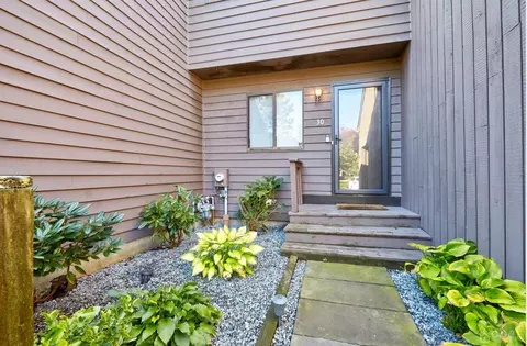 30 Matthew Dr, Ewing, NJ 08628 photo 2