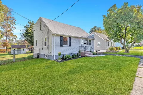 193 Old Rd, Sewaren, NJ 07077 photo 3