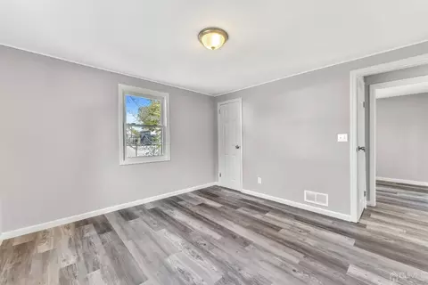 193 Old Rd, Sewaren, NJ 07077 photo 15