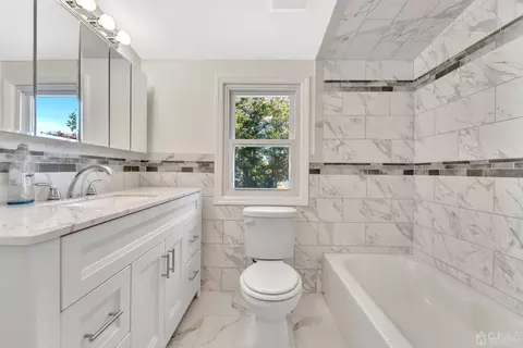 193 Old Rd, Sewaren, NJ 07077 photo 13