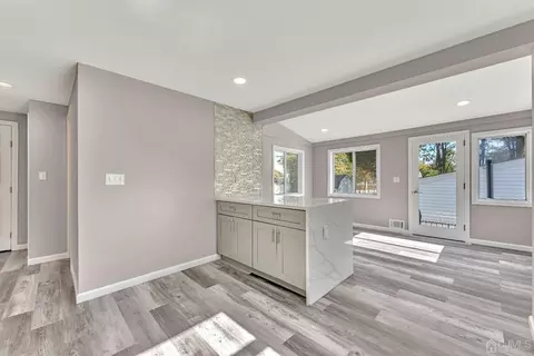 193 Old Rd, Sewaren, NJ 07077 photo 5