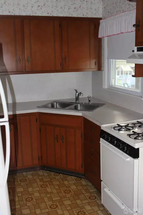 23 Albert Dr, Sayreville, NJ 08859 photo 9