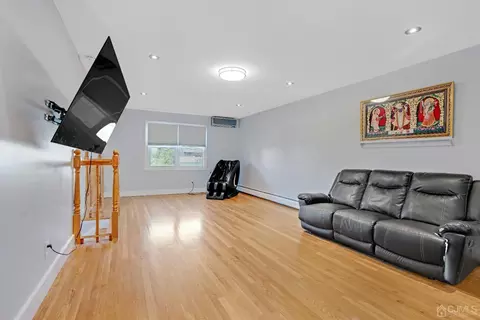 101 Calvert Ave E, Edison, NJ 08820 photo 7