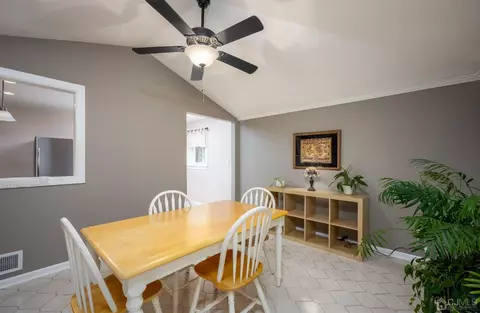 102 Macarthur Dr, Edison, NJ 08837 photo 13