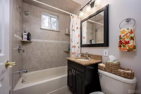 102 Macarthur Dr, Edison, NJ 08837 photo 17