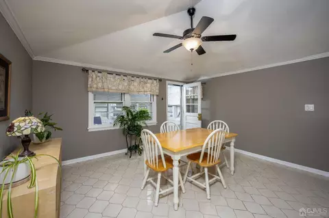 102 Macarthur Dr, Edison, NJ 08837 photo 12