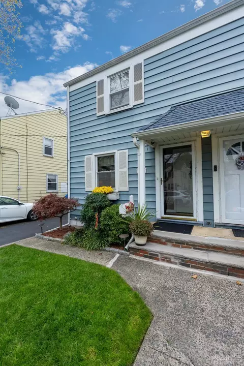 102 Macarthur Dr, Edison, NJ 08837 photo 2