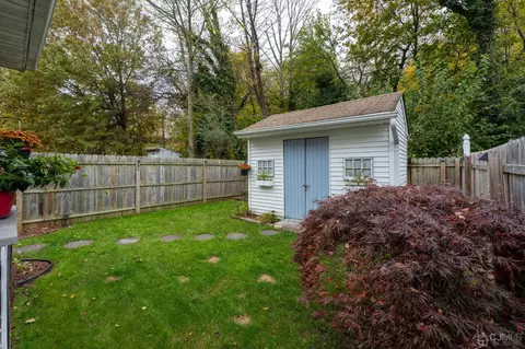 102 Macarthur Dr, Edison, NJ 08837 photo 28