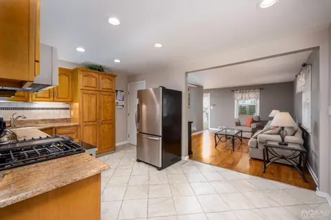 102 Macarthur Dr, Edison, NJ 08837 photo 8