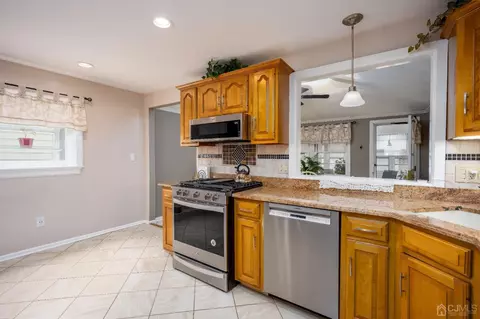 102 Macarthur Dr, Edison, NJ 08837 photo 9