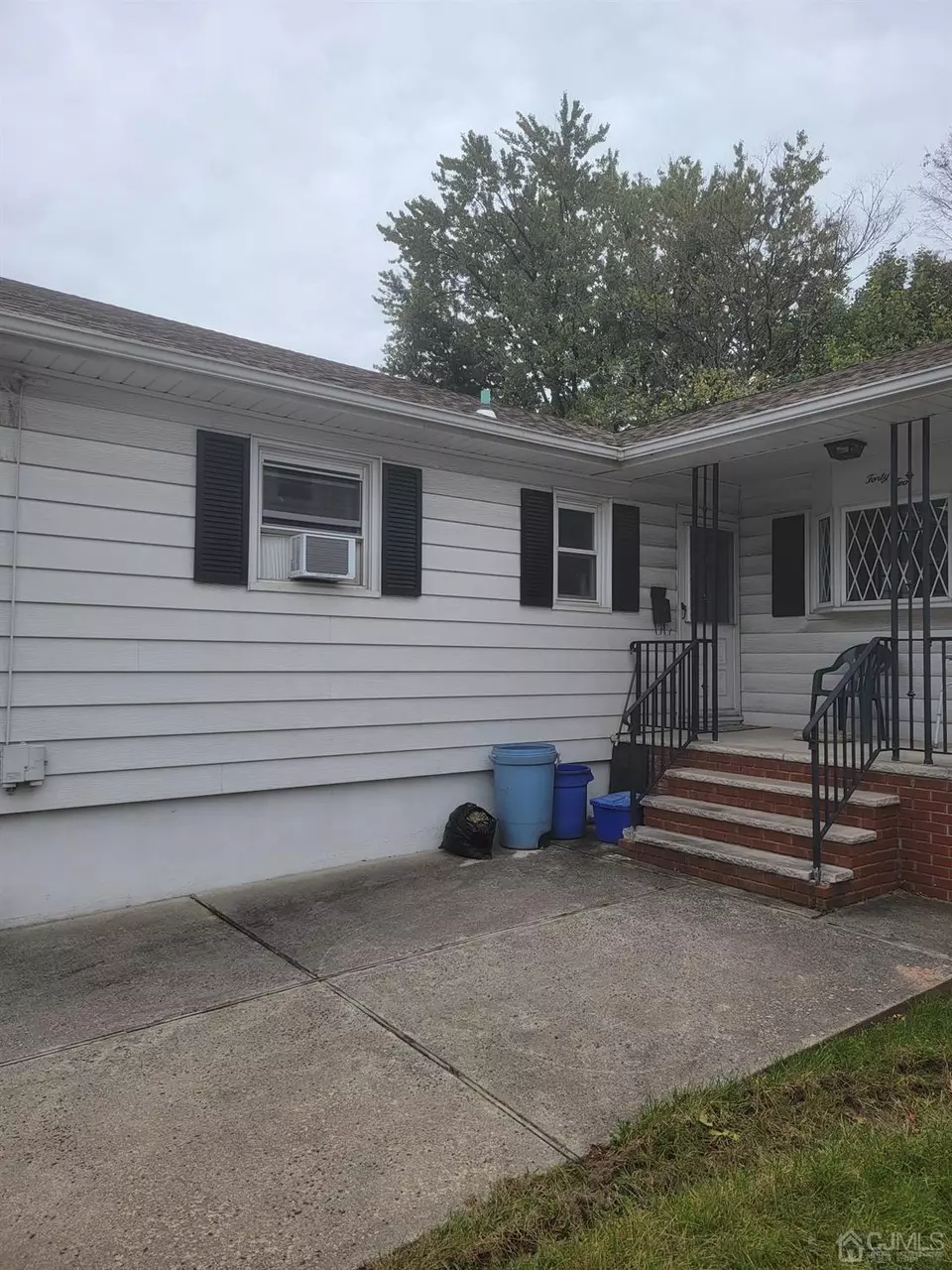 42 Irving St, Carteret, NJ 07008 4 Photos Movoto