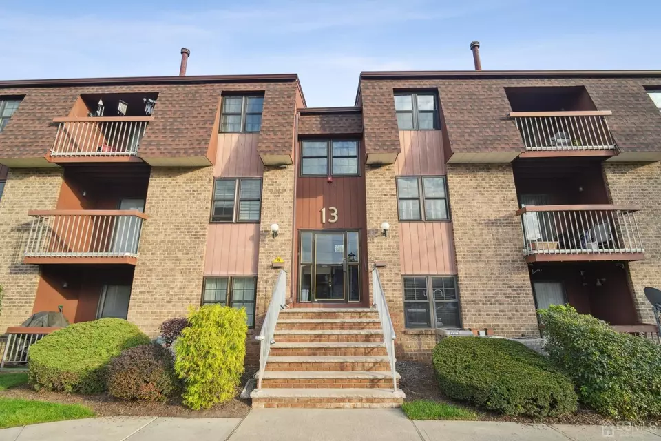 155 Overlook Ct, Woodbridge, NJ 07095 25 Photos Movoto