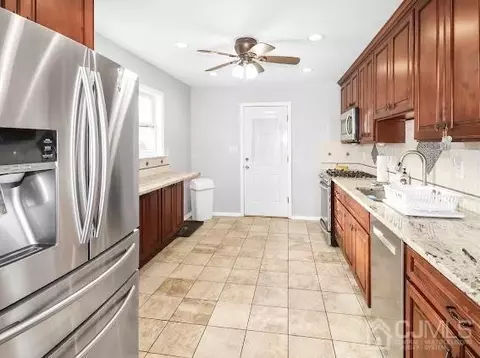400 Clinton Ave, Middlesex, NJ 08846 photo 2