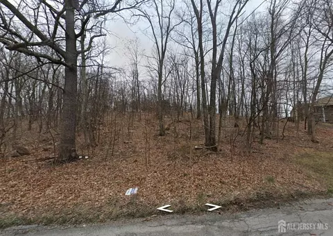 22 Pochuck Mountain Dr, Vernon, NJ 07418